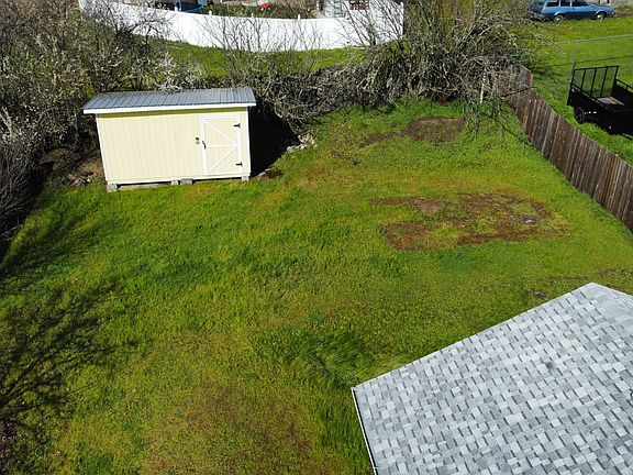 3rd image of 762 NE Meadow Ave