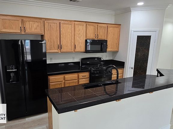 5th image of 425 S Meadowbrook Dr