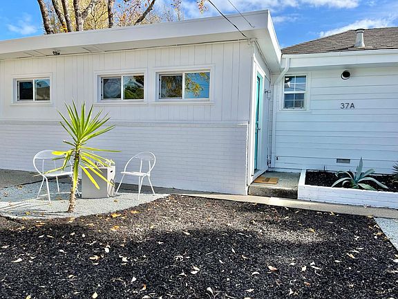 Sunny, tropical vibes, can sit outside and watch the sunset!