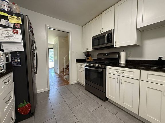 4th image of 1105 Sharon Ct