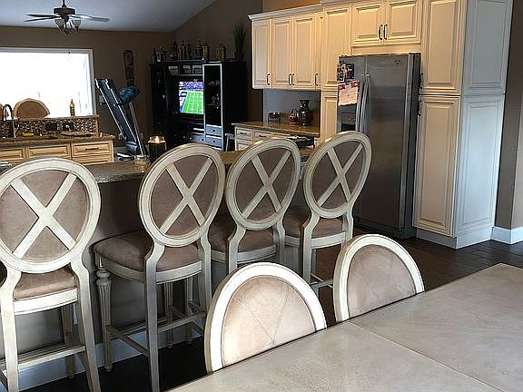 4th image of 446 NE Camelot Dr