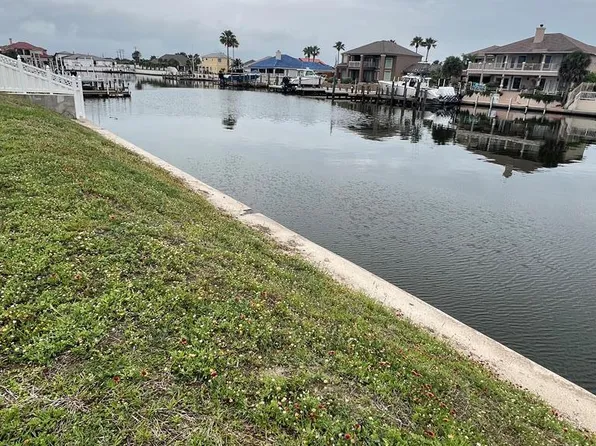 110 Bay Ct, Aransas Pass, TX 78336