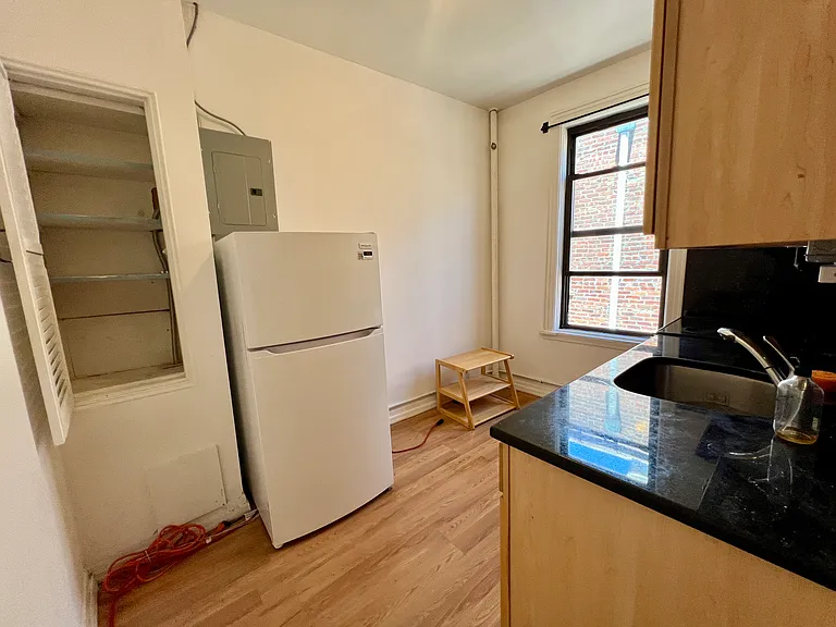 35-25 Crescent St #3R — Photo 6