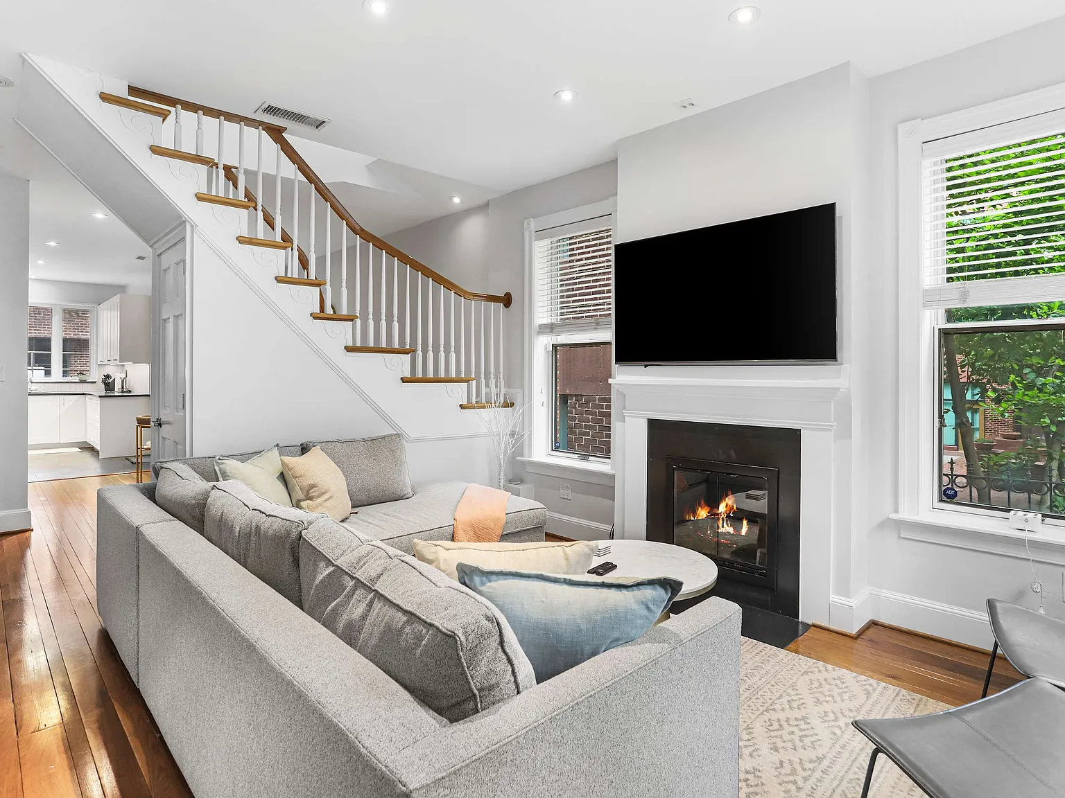 2 bed, 2.5 bath, 1436 sqft, $9,000 — Photo 4