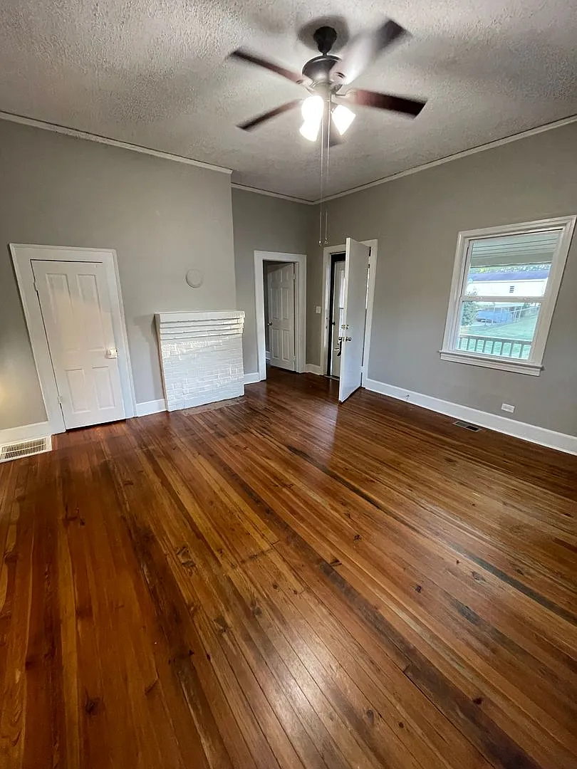 Charming 2-Bedroom Home with Fenced Yard & Classic Character — Photo 4