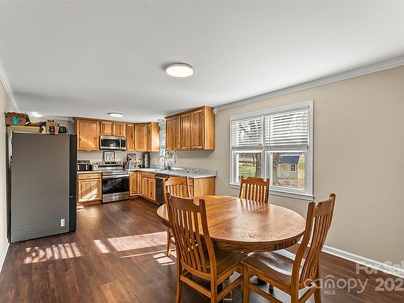4th image of 2375 W Lenoir Dr