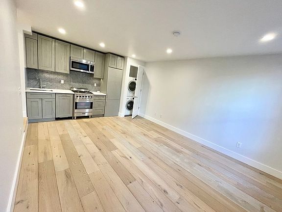 2nd image of 421 W 21st St APT 1B