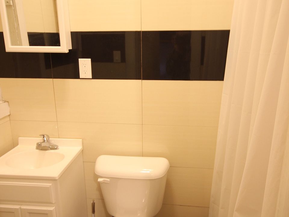 1st image of 940 Kent Ave #3RS