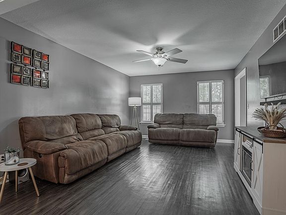 3rd image of 3737 Five Oaks Dr