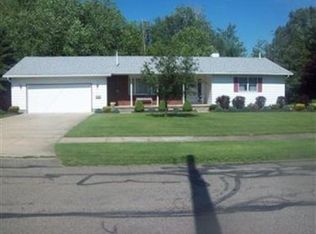 824 Grove St, Conneaut, OH 44030