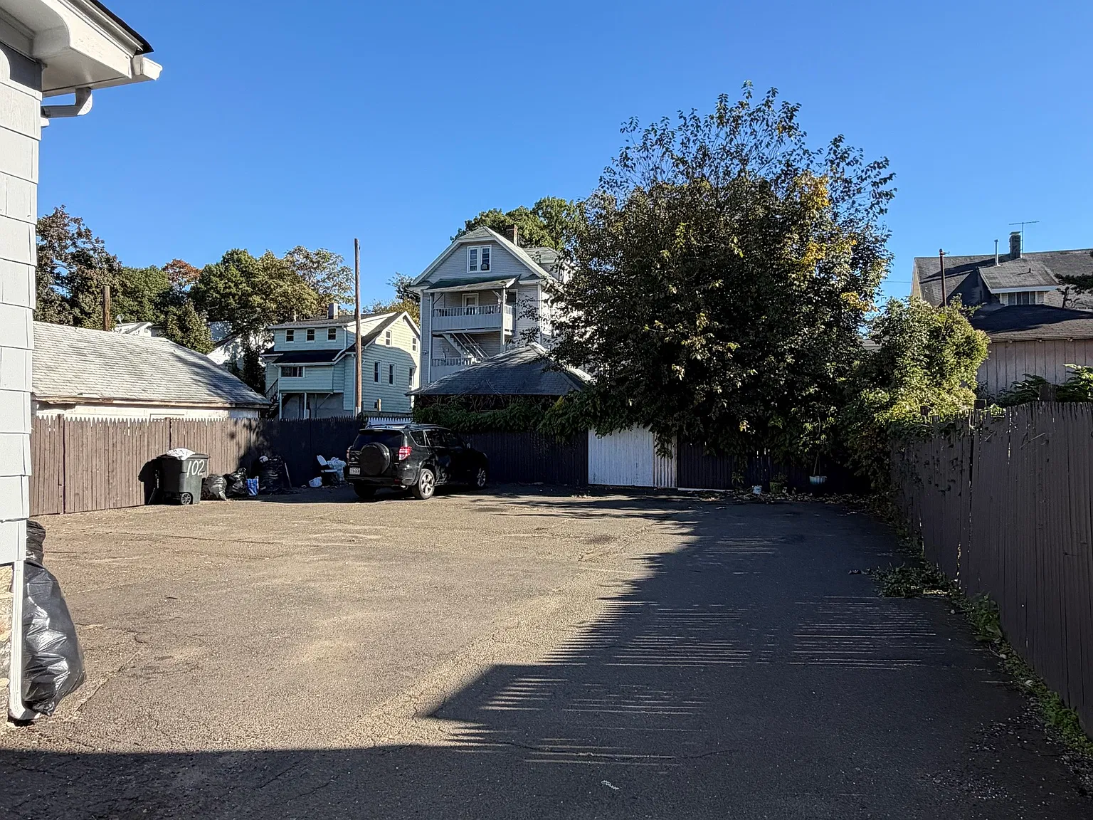 4 bed, 1.0 bath, 2382 sqft, $3,200 — Photo 3