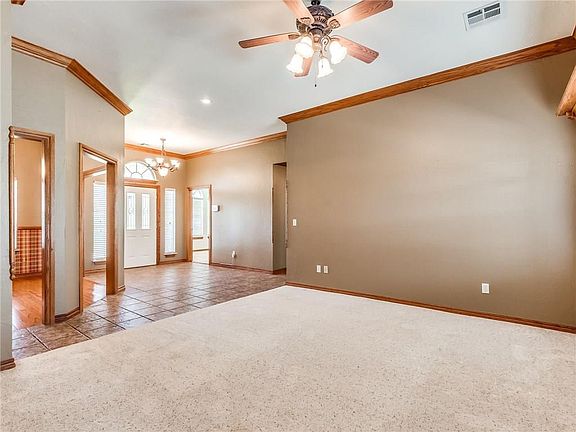 5th image of 601 W Country Club Blvd