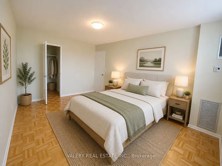 10 Edgecliff Golfway #711 — Photo 5