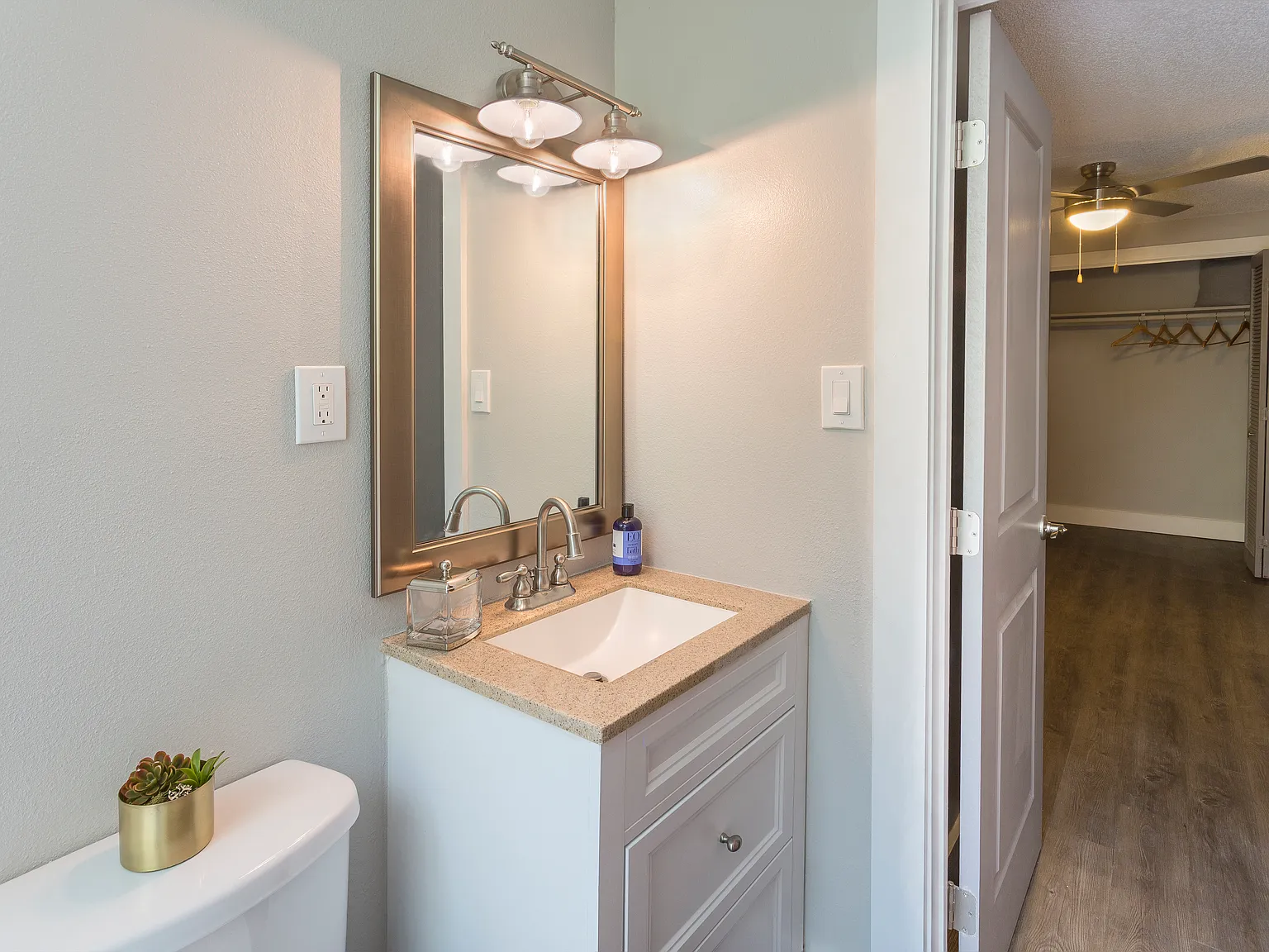 1 bed, 413 sqft, $1,586 — Photo 4