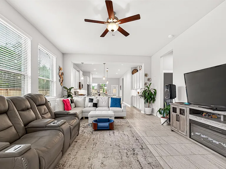 305 Rise Ln — Photo 8