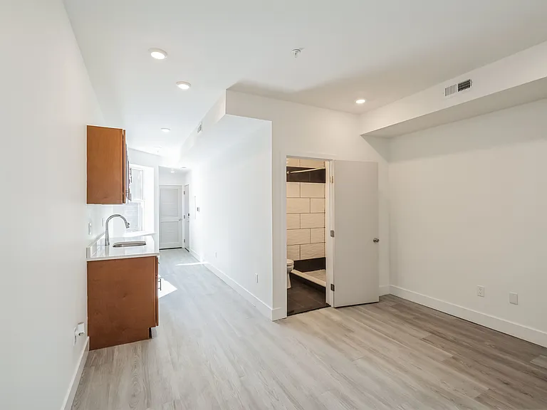 513 N 63rd St #4 — Photo 5
