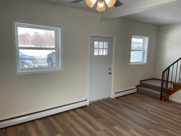 128 Main St — Photo 2