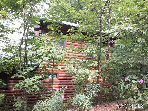 3rd image of 725 Forest Dr