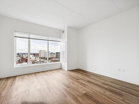 4th image of 569 N 5th St #303