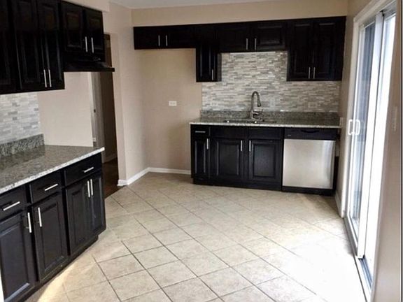 3rd image of 16419 Woodlawn East Ave #House