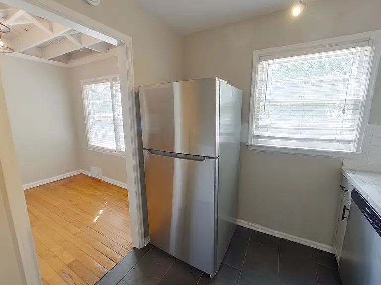449 Harding St — Photo 7