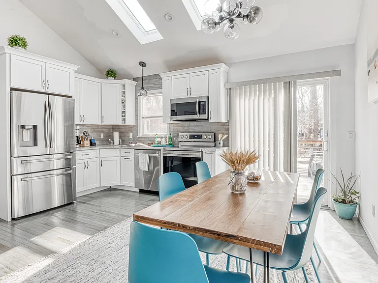 36 Crystal Dr — Photo 8