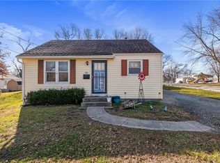 416 E 2nd St, Cameron, MO 64429