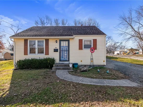 416 E 2nd St, Cameron, MO 64429