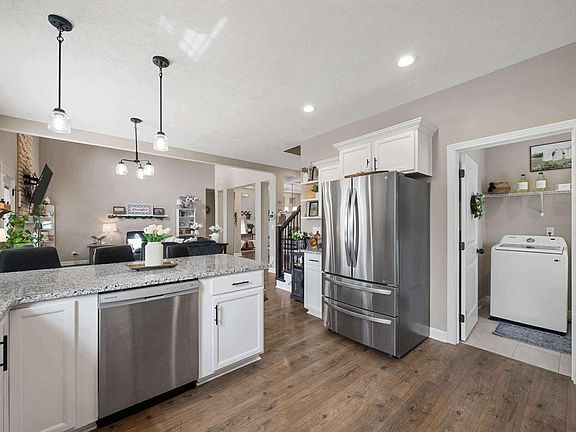 4th image of 2462 Shadowood Rd