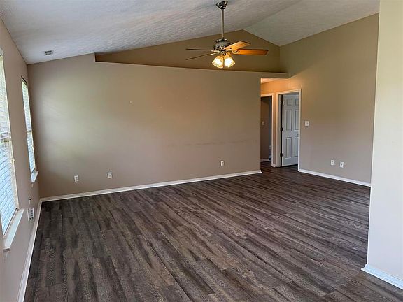 5th image of 254 Lakewood Dr