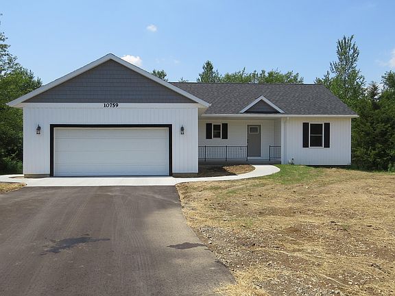 3rd image of 10759 Duncan Lake Ave SE