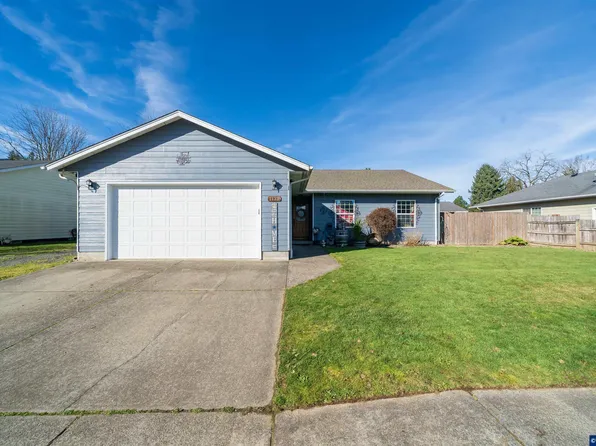 1137 SE 2nd Ave, Mill City, OR 97360