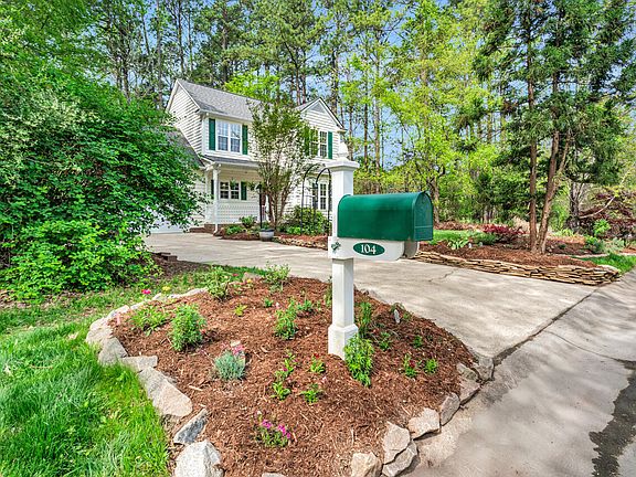 4th image of 104 Cynthia Ln