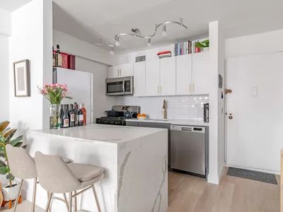 170 W 23rd St APT 5Y, New York, NY, 10011