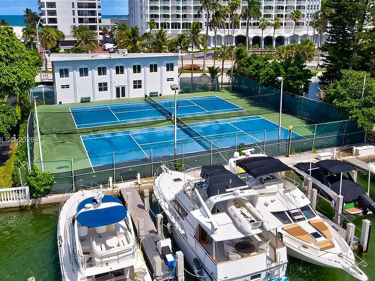 5401 Collins Ave #928 — Photo 44