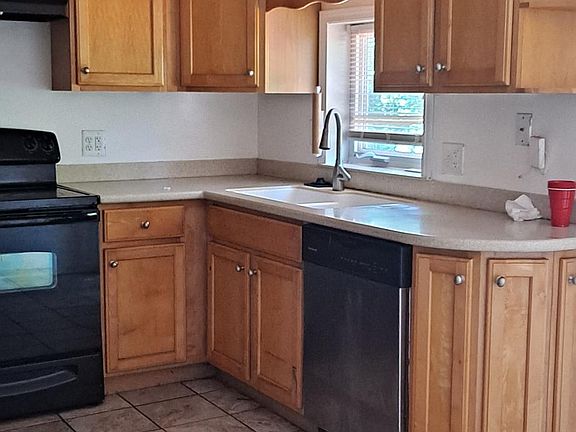 5th image of 15708 Green Lane Ave