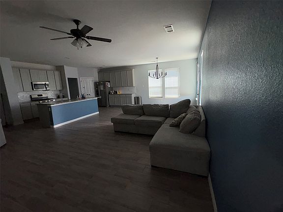 3rd image of 208 Flower Ridge Dr