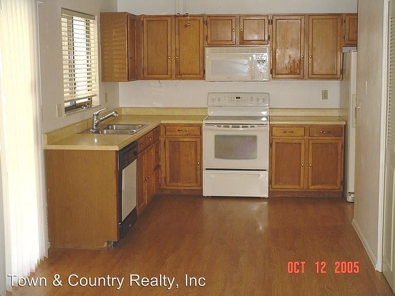 2nd image of 2870 Blake Dr
