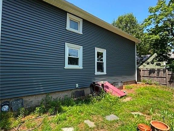 2nd image of 501 Hill St