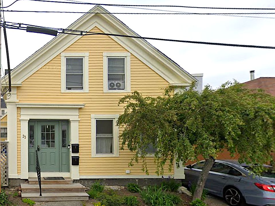23 Oak Street 
Rockland, Maine 04841
Apartment 2