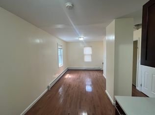 18 E Milton St APT 2, Freeport, NY 11520