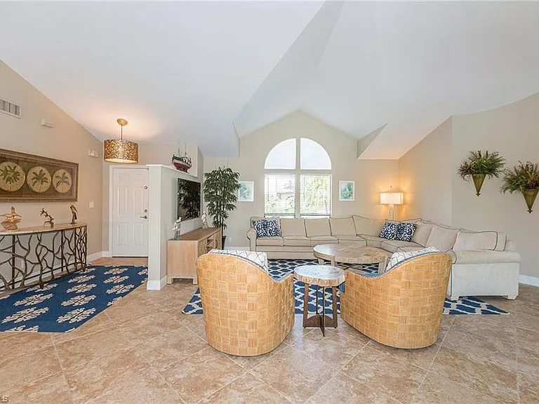 219 Copperfield Ct — Photo 2