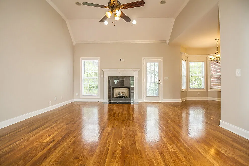 4 bed, 2.0 bath, 2021 sqft, $2,440 — Photo 2