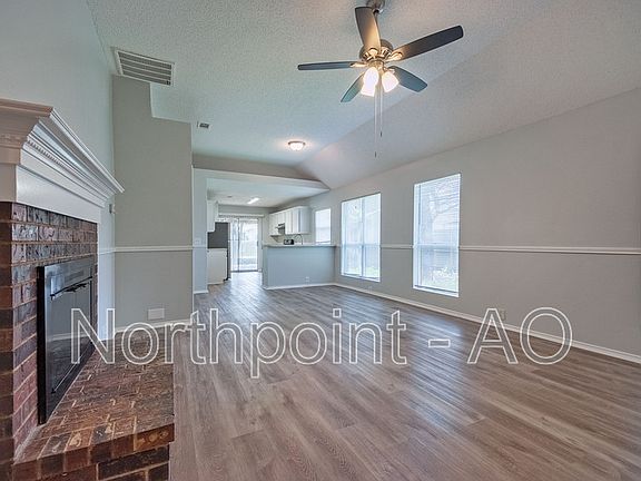 4th image of 1202 Shakleford Cir