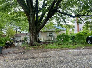 11 Hounslow Rd, Shirley, NY 11967