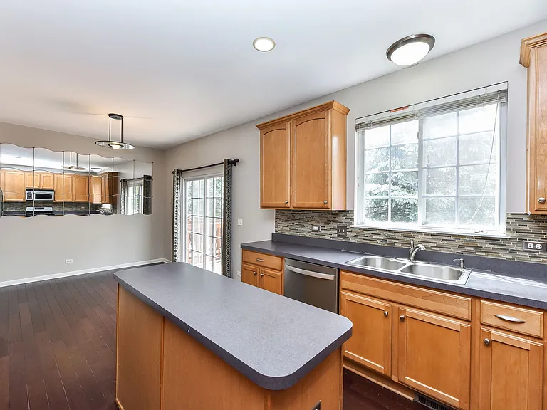 554 Declaration Ln — Photo 4
