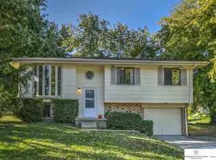 13913 Barretts Cir, Omaha, NE 68138