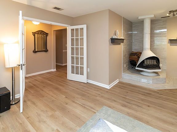 Front Entryway \Living Room