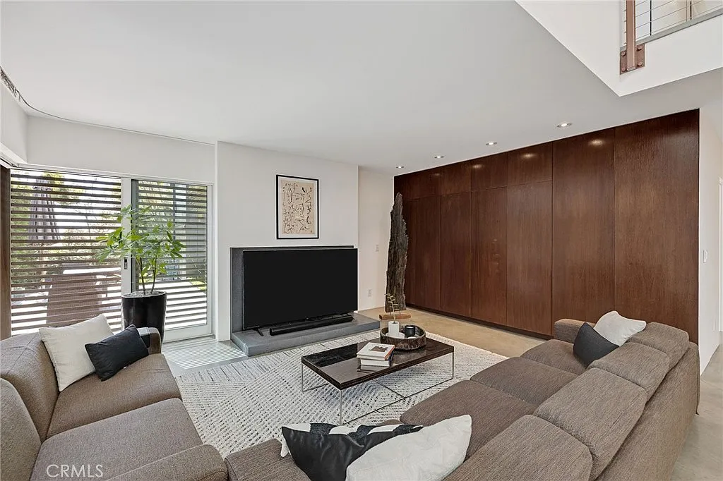 5 bed, 4.5 bath, 3456 sqft, $34,500 — Photo 4