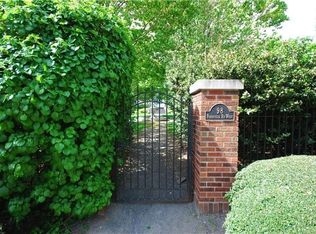 98 Pondfield Rd W, Bronxville, NY 10708